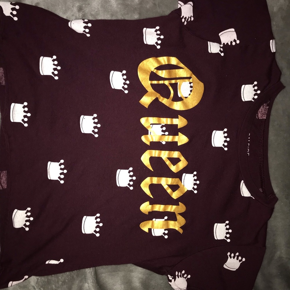 QUEEN Maroon Crop Tee